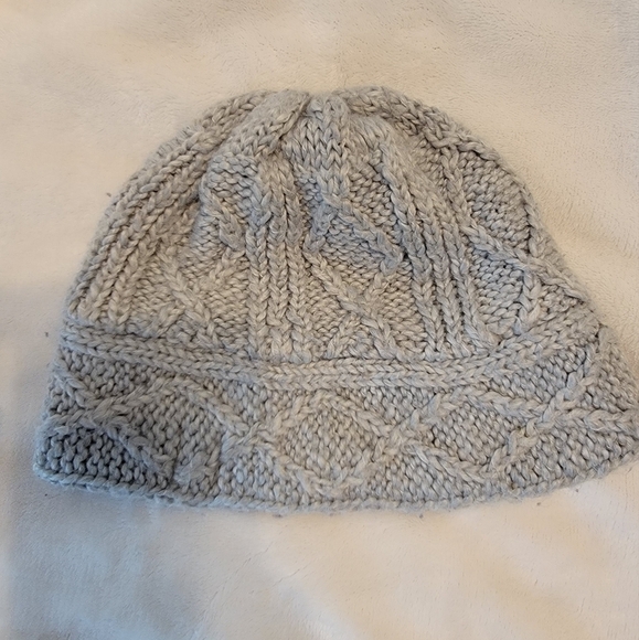 GAP Cable Knit Beanie - Picture 1 of 5